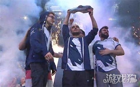 鼓励和支持 鼓励和支持