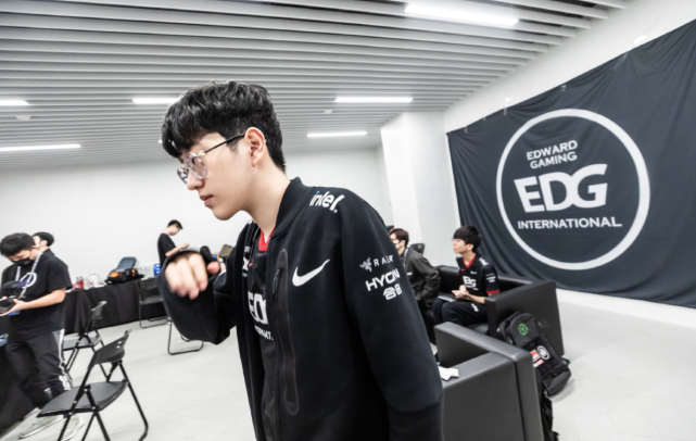 暖色灯串与 暖色灯串与